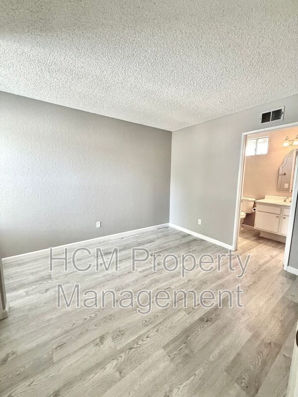 Building Photo - 12168 Mt Vernon Ave