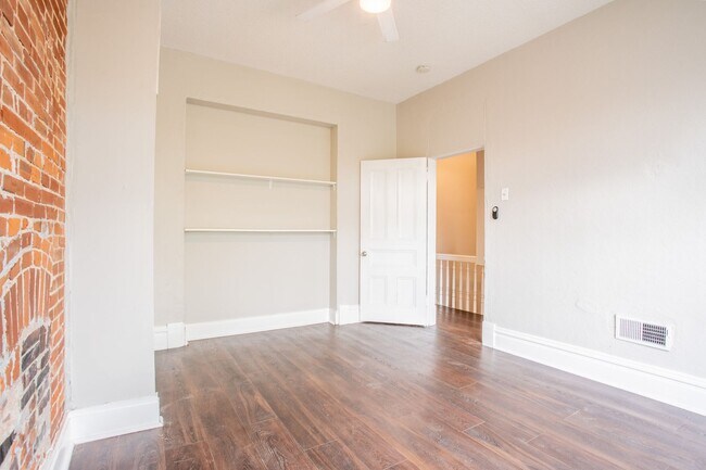 Building Photo - Henrietta Pl