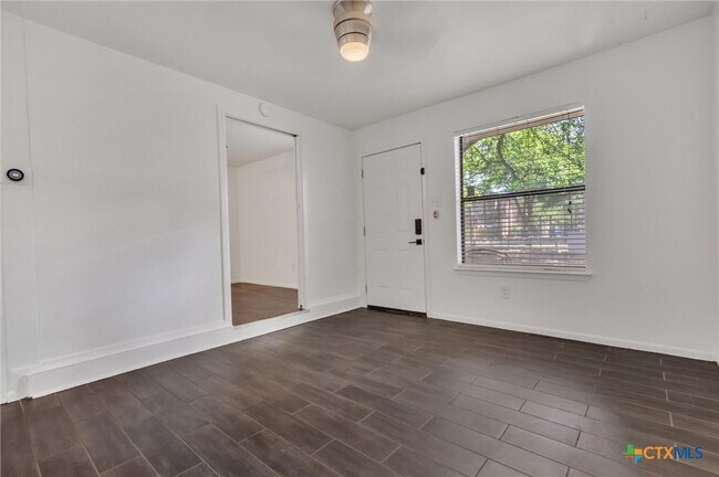Building Photo - 1624 Aquarena Springs Dr