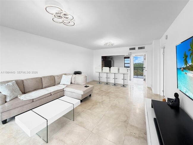 Building Photo - 3301 N Country Club Dr