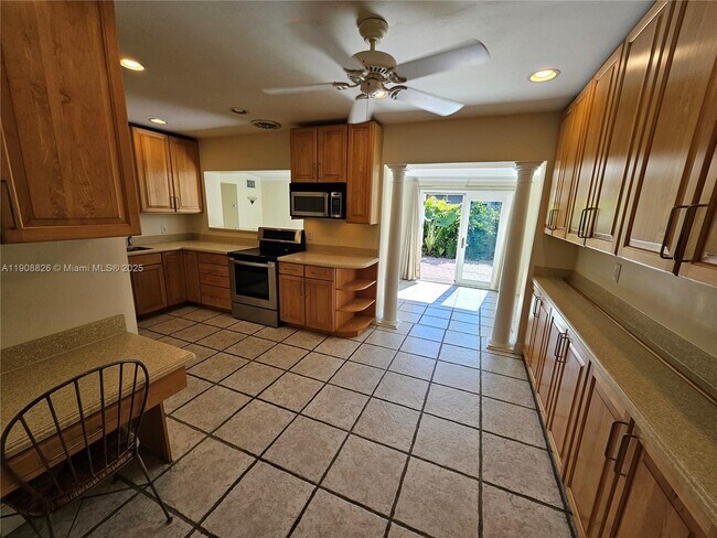 Building Photo - 2016 NE 26th Dr