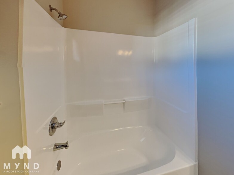Building Photo - 6454 Mallard View Ln
