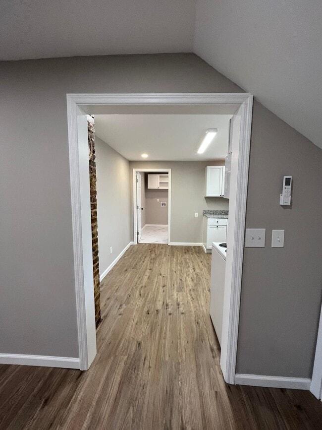 Building Photo - 166 18th St