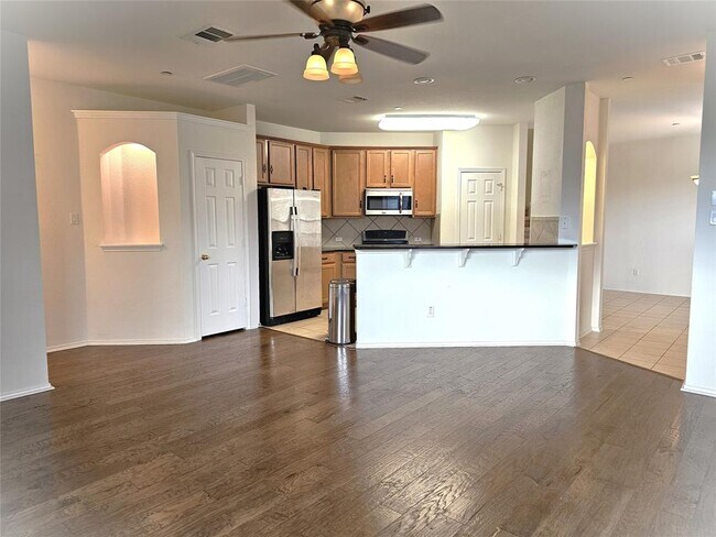 Building Photo - 9201 Brodie Ln