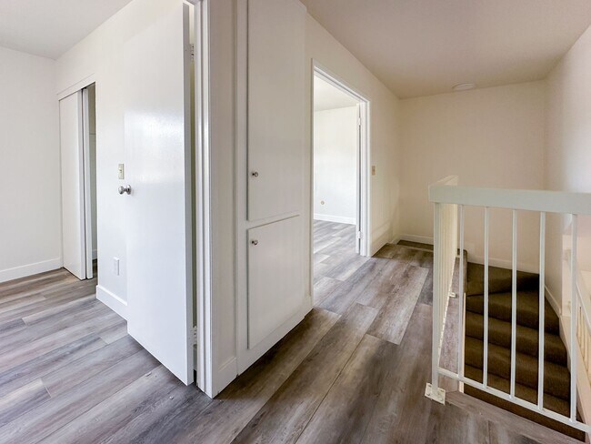 Building Photo - Updated 4 Bedroom, 2 Bath Villa Portofino ...