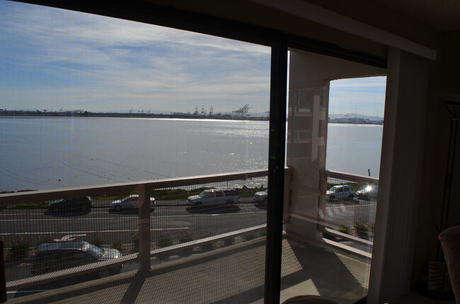 Primary Photo - Large 1 bedroom 1 bath with an Amazing Bay...