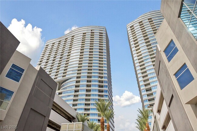 Building Photo - 4525 Dean Martin Dr