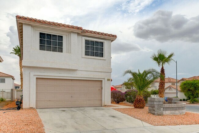 Building Photo - 2 Story 4 bedrooms 2.5 Bathrooms 2 car garage.