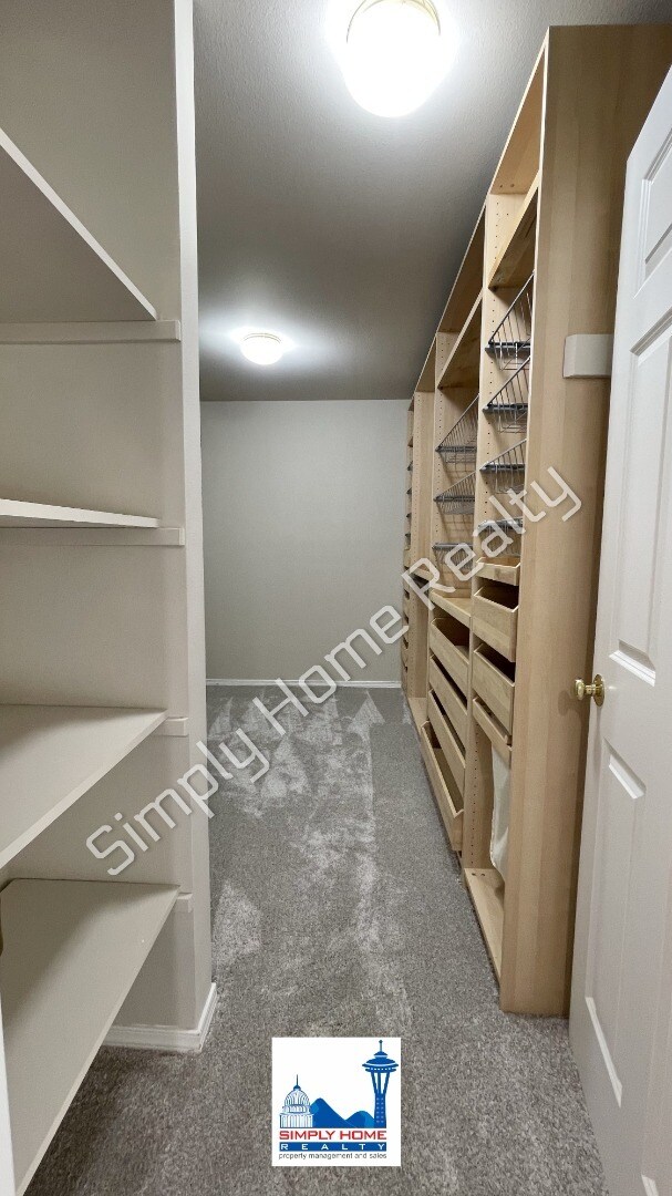 Building Photo - Step Inside this beautiful Home in Tacoma!