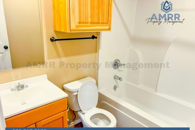 Building Photo - 1301 E 16th St