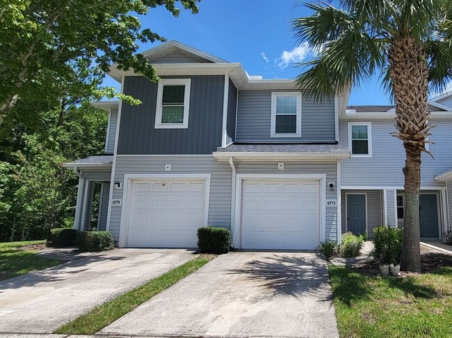 Primary Photo - Spacious 2BR/2.5 Bathroom Northside Townho...