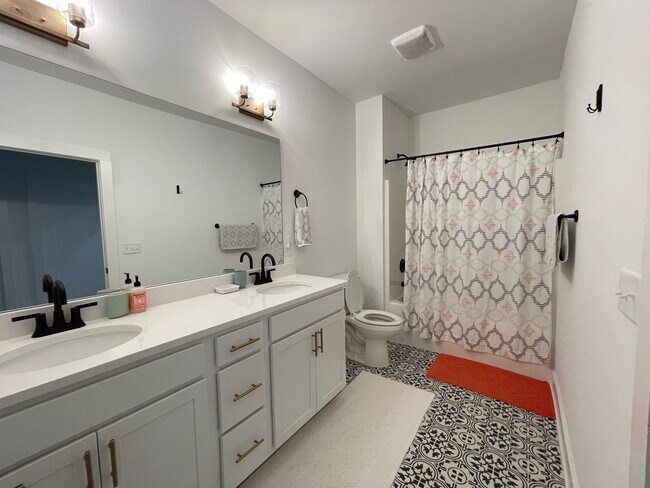 Building Photo - 1348 Slayton St