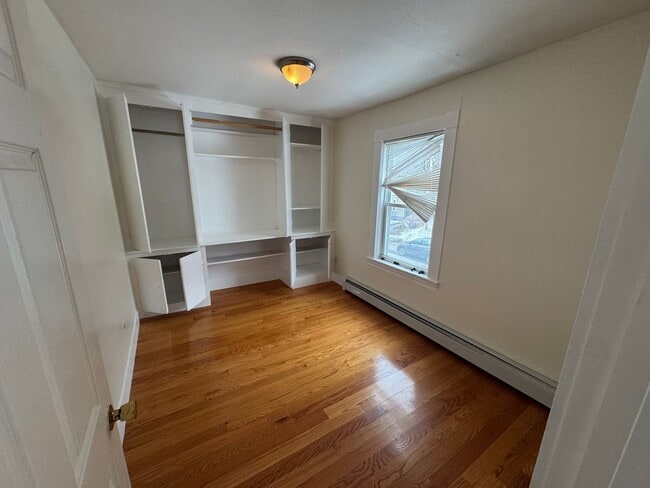 Building Photo - 33-35 Dinley St