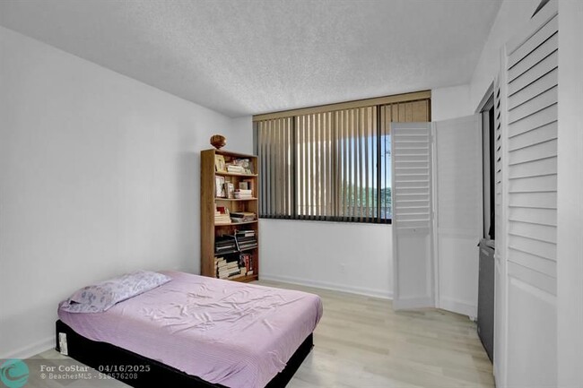 Building Photo - 8592 W Sunrise Blvd