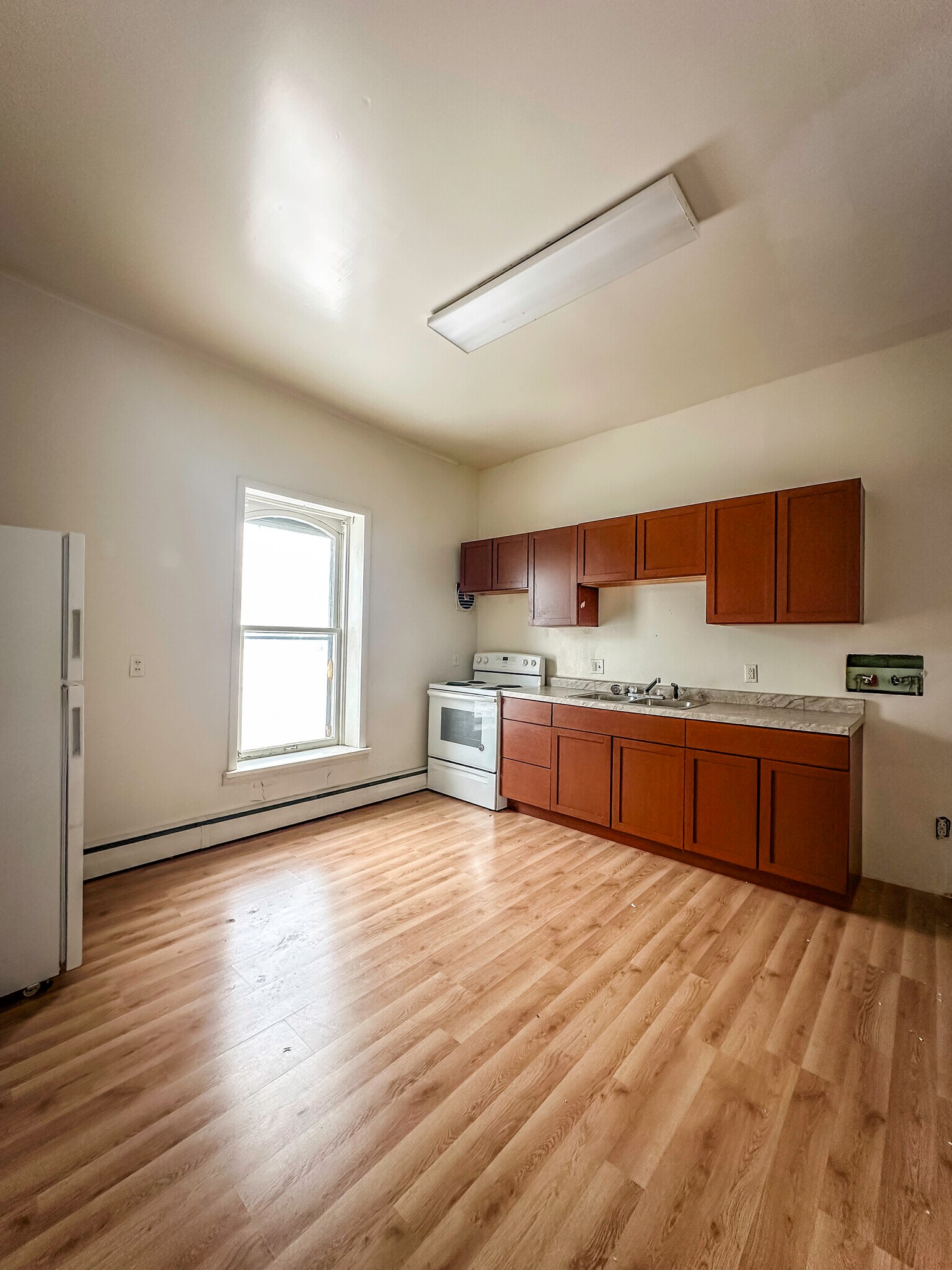 Kitchen - 415 Avenue E