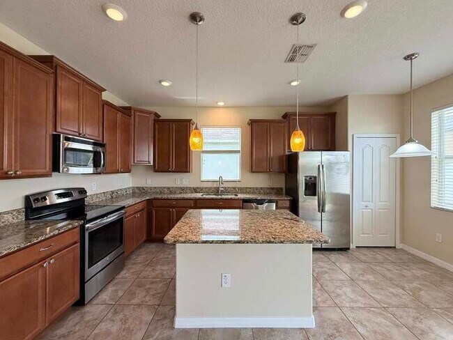 Building Photo - 930 Meadow Glade Dr