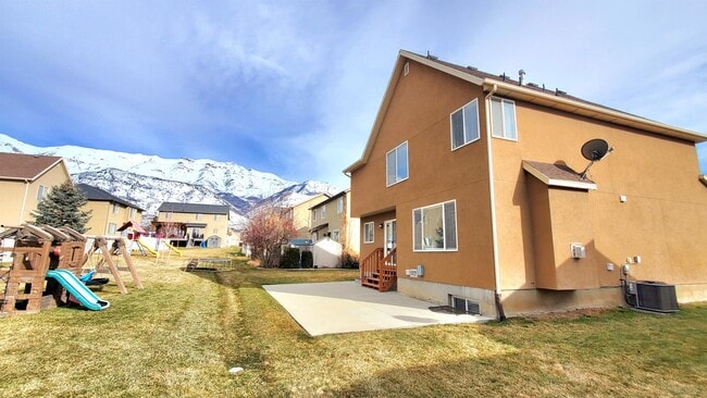 Building Photo - 483 E Apple Blossom Dr