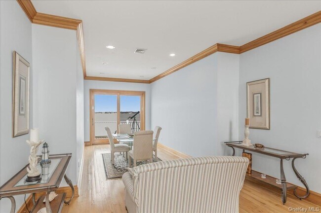 Building Photo - 672 Dune Rd