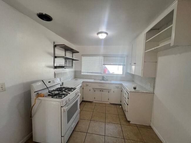 Building Photo - 510 S Escondido Blvd