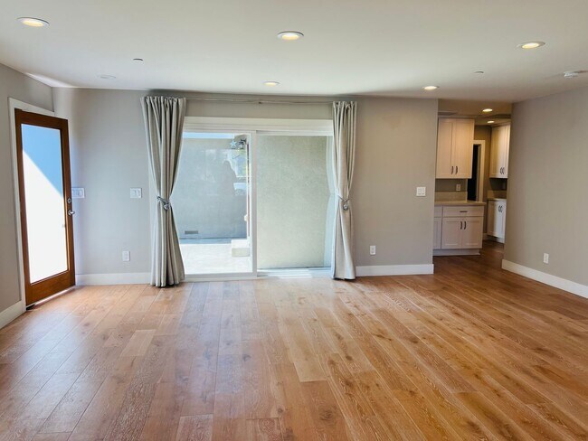 Building Photo - 709 Marguerite Ave