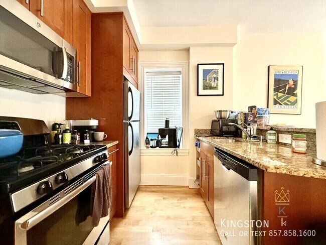 Building Photo - 674 Washington St