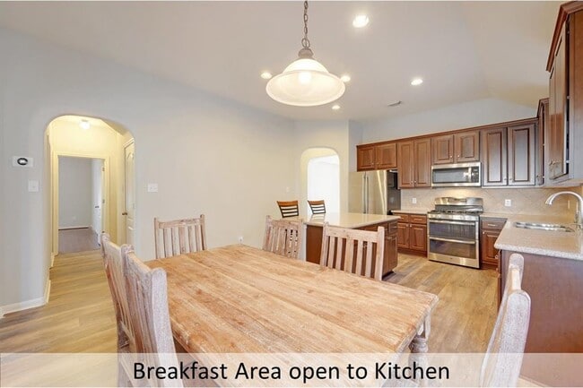 Building Photo - 2605 Salorn Way