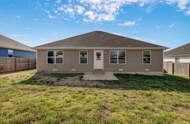 Building Photo - 4 Bedroom | 2 Bathroom | 3 Car Garage| Republic MO | Fenced Backyard!