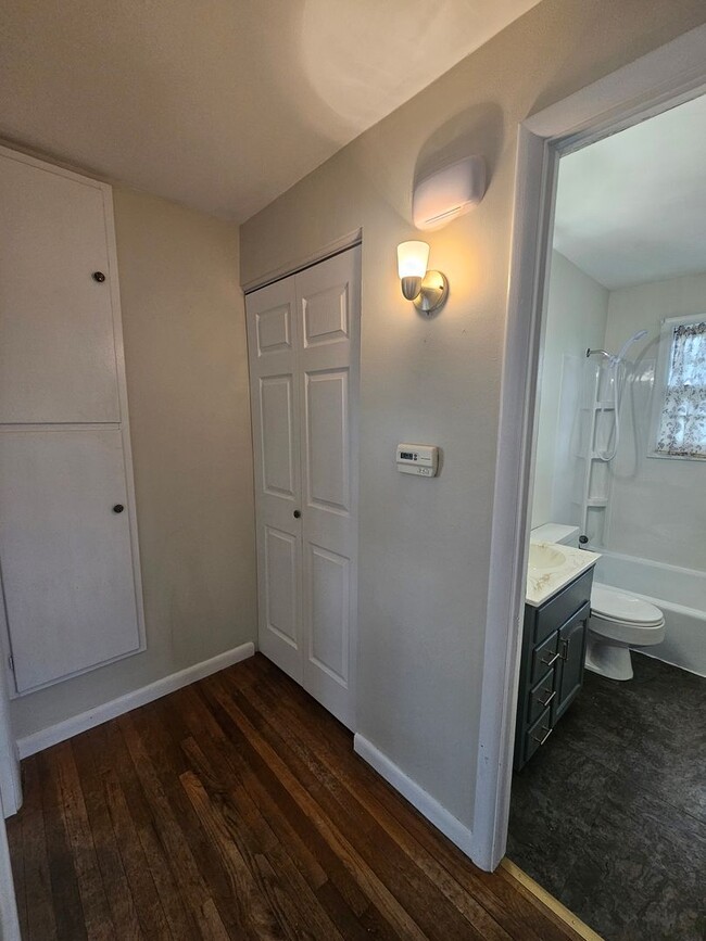Building Photo - 4 BED | 2 BATH | SINGLE-FAMILY HOME | NORT...
