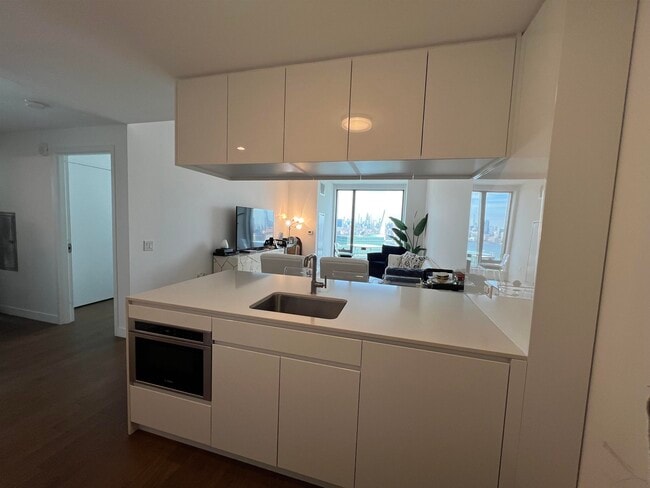 Building Photo - 99 Hudson St