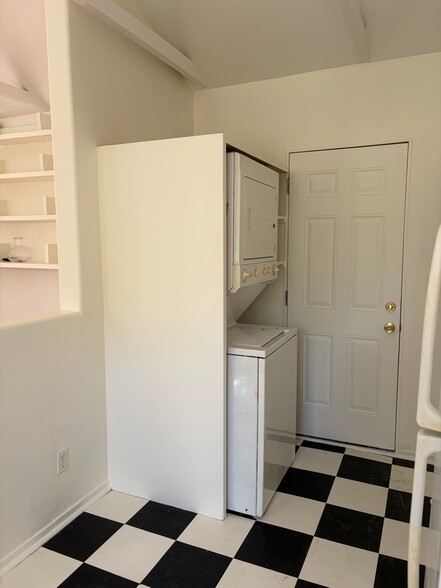 Building Photo - 1237 25th St