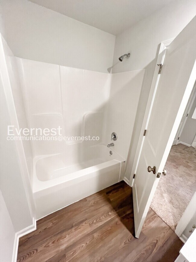 Building Photo - Lovely 3-Bedroom Home with Great Spaces / Pet-Friendly / Available Now!