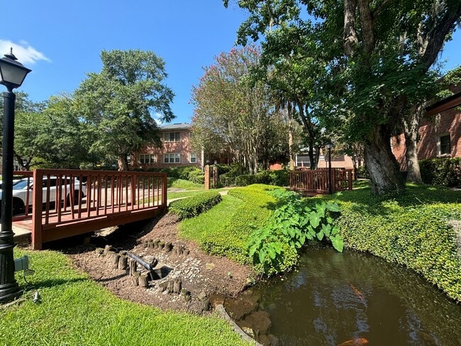 Building Photo - Beautiful 1/1 Just Minutes from Cascades Park!