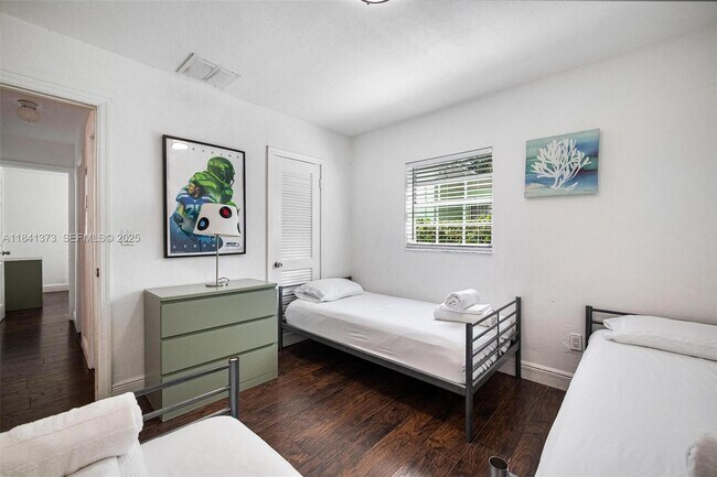 Building Photo - 154 NW 45th St