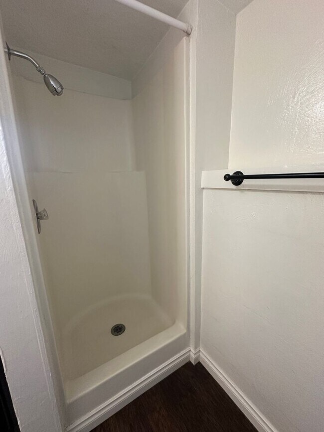 Building Photo - 9441 Maple Dr NE