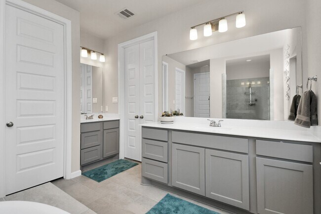 Building Photo - 5043 Morrison Dr