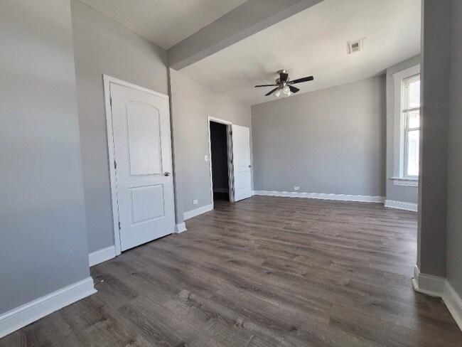 Building Photo - 7634 S Drexel Ave