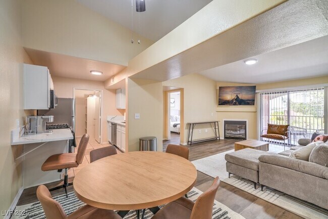 Building Photo - 950 Seven Hills Dr