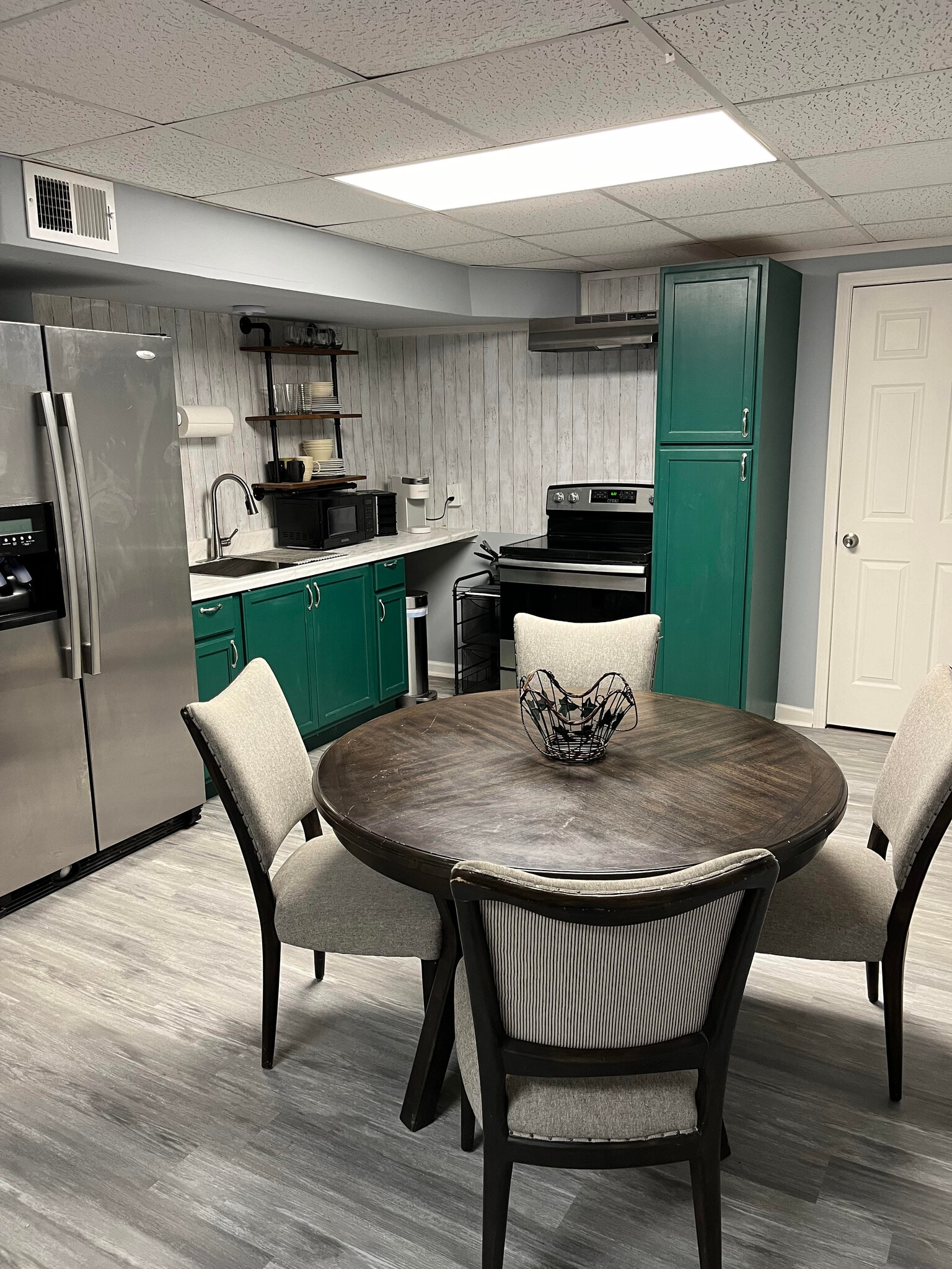 Dining Room Table - 2013 Addison Rd NE