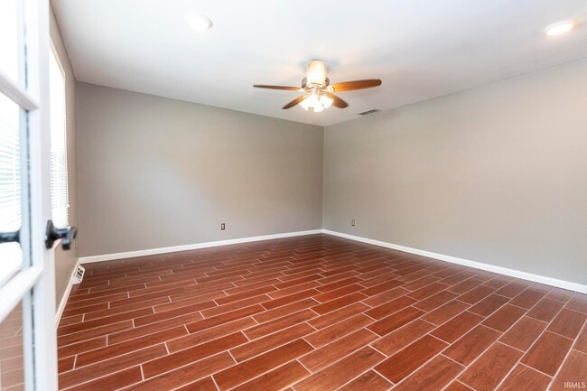 Building Photo - 7122 Woods Dr