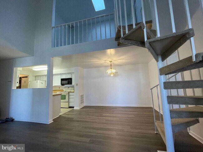 Primary Photo - 13062 Shadyside Ln