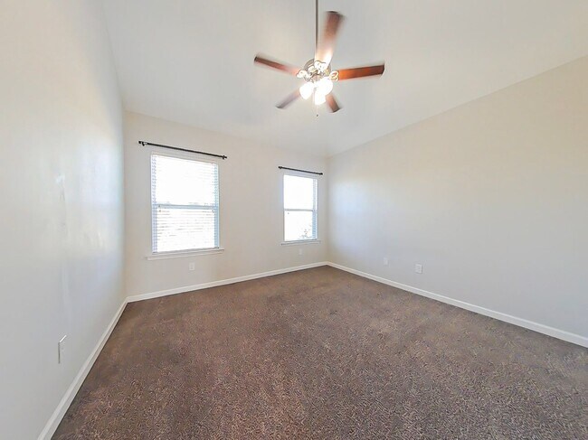 Building Photo - 3 Bedroom 2.5 Bath in Crawford Creek