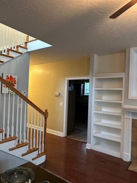 Building Photo - 1227 Holley St