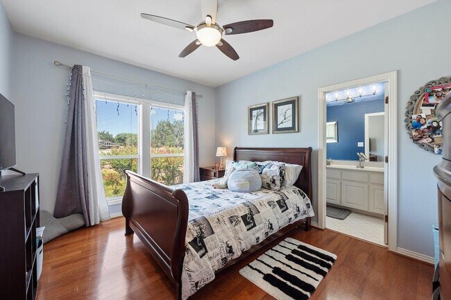 Building Photo - 1207 Lakeway Dr