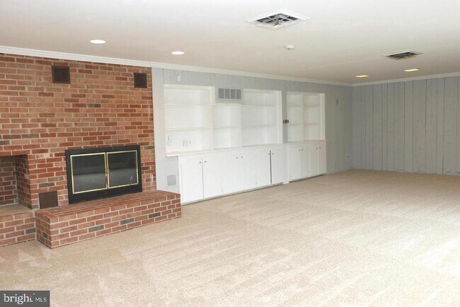 Building Photo - 901 Walker Rd