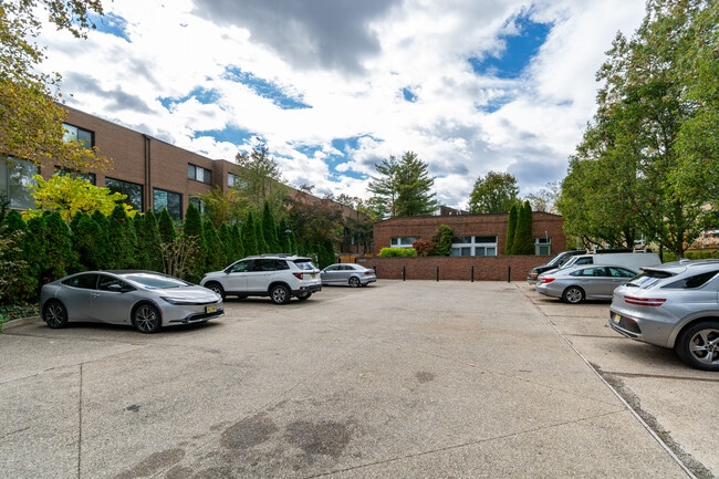 Building Photo - 36 Moore St