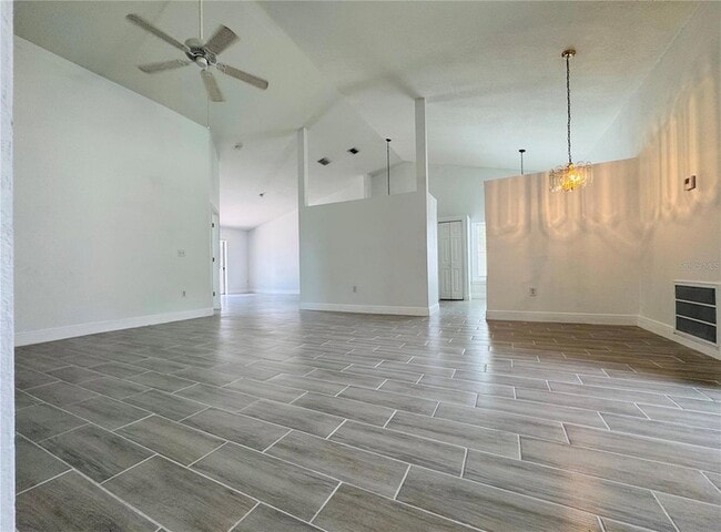 Building Photo - 2405 Queenswood Cir