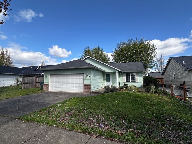 Building Photo - COMING SOON 3 Bedroom 2 Bath Single Family House