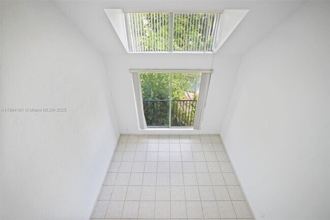 Building Photo - 6900 N Kendall Dr