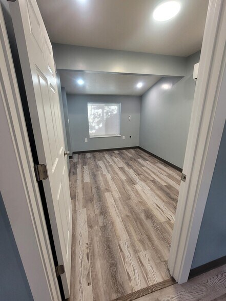 Building Photo - 168 E 70 S