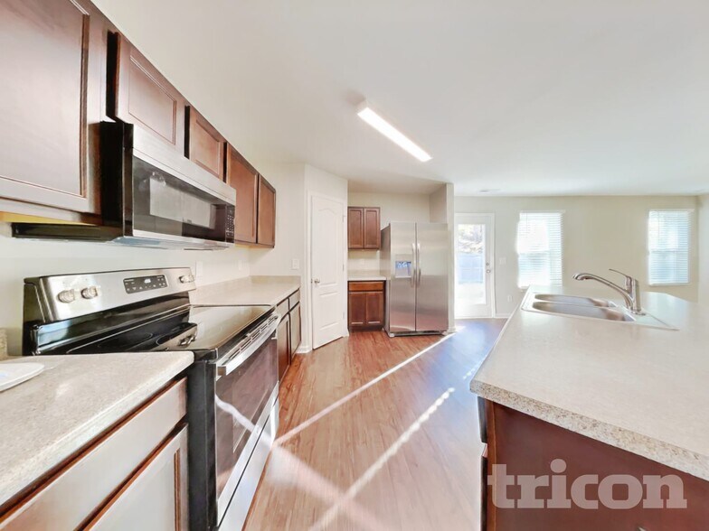 Building Photo - 226 Hallow Oak St